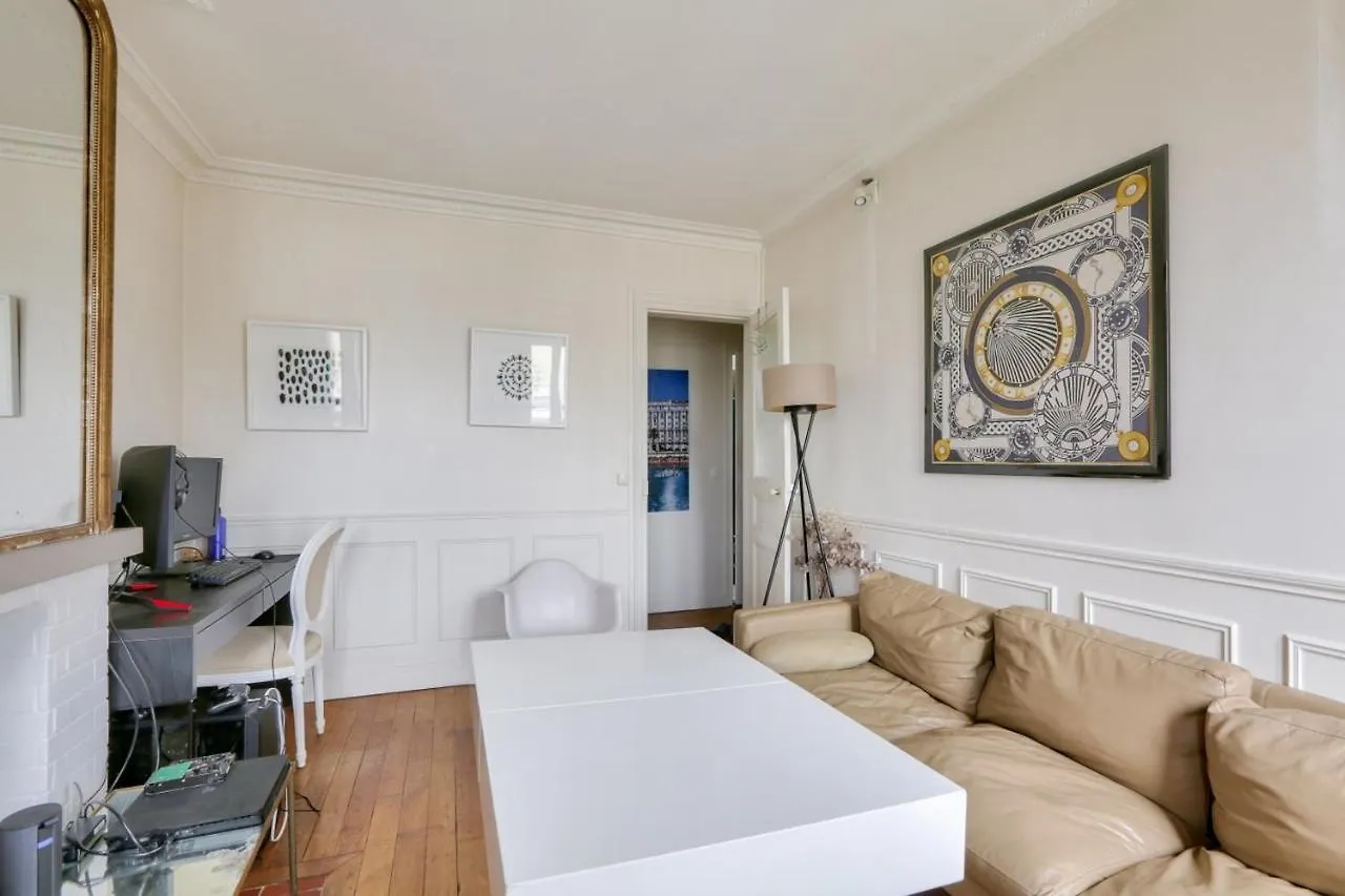 Bright Apartment Ideal For 2 In The 15Th Arrondissement パリ